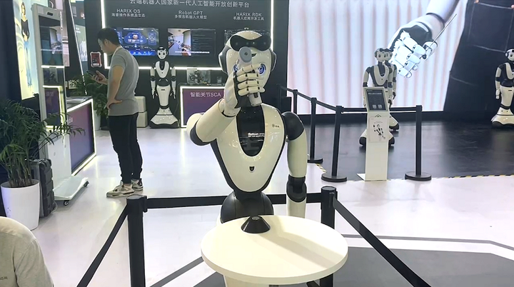 人形機器人金剛先鋒！達闥機器人閃耀2024世界人工智能大會(圖4)