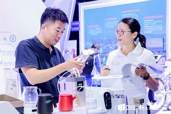北京大興：飛行摩托、手術(shù)機器人、裸眼懸浮3D驚艷亮相HICOOL2024全球創(chuàng)業(yè)者峰會(圖2)