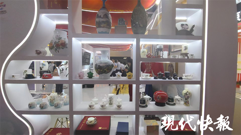 水陸兩棲飛機、共享充電機器人看江蘇展區有多酷(圖4)