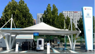 摯達(dá)科技創(chuàng)新自動充電機(jī)器人引領(lǐng)2024全球能源轉(zhuǎn)型大會邁向綠色新時(shí)代(圖2)
