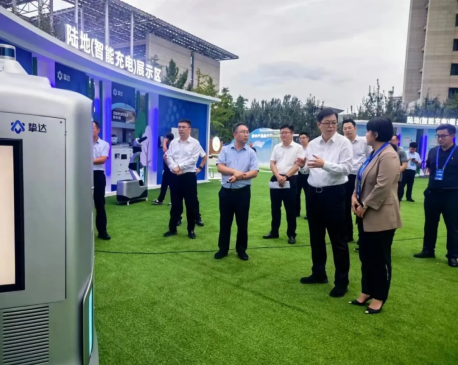 摯達(dá)科技創(chuàng)新自動充電機(jī)器人引領(lǐng)2024全球能源轉(zhuǎn)型大會邁向綠色新時(shí)代(圖3)