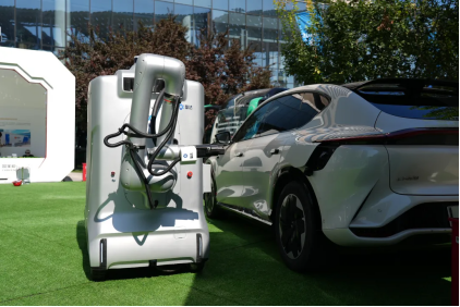 摯達(dá)科技創(chuàng)新自動充電機(jī)器人引領(lǐng)2024全球能源轉(zhuǎn)型大會邁向綠色新時(shí)代(圖5)