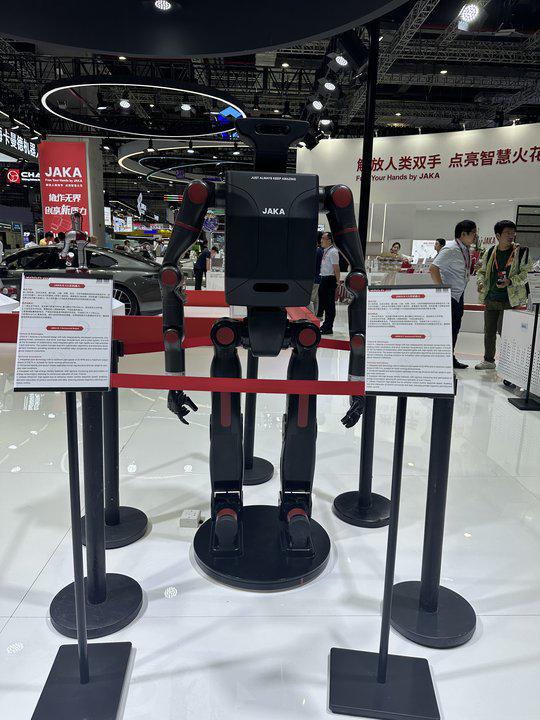 必一運動：全球首發！節卡機器人JAKAMAX系列工業協作機器人獲2024CIIF大獎(圖2)