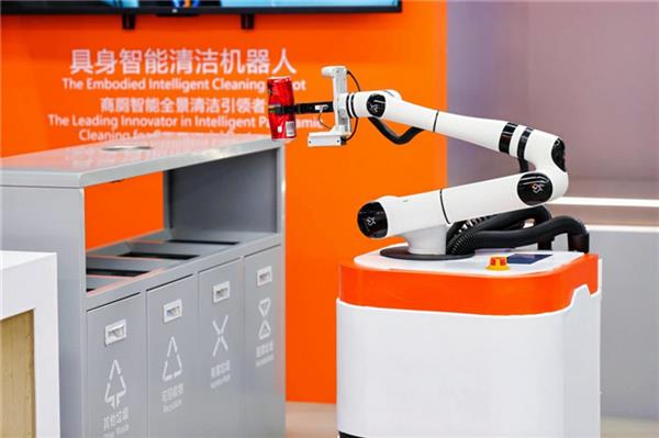 2024全球數貿會觸摸AI發展脈動:機器人盛宴、前沿技術噴涌、國際范兒(圖6)