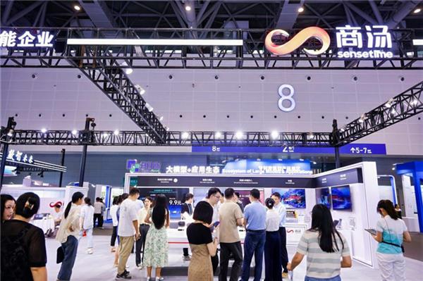 2024全球數貿會觸摸AI發展脈動:機器人盛宴、前沿技術噴涌、國際范兒(圖9)