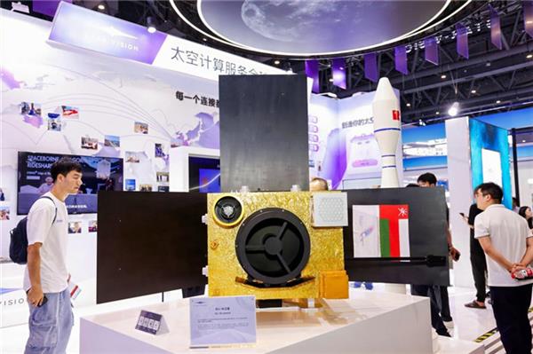 2024全球數貿會觸摸AI發展脈動:機器人盛宴、前沿技術噴涌、國際范兒(圖11)