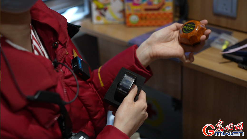 必一運動科技：【春運新觀察】充電島、智能服務機器人、移動水吧……新舉措溫暖春運路(圖7)
