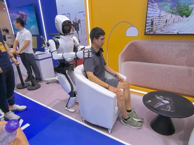必一智能運(yùn)動(dòng)科技：實(shí)探2024世界機(jī)器人大會(huì)：人形機(jī)器人各顯身手(圖2)