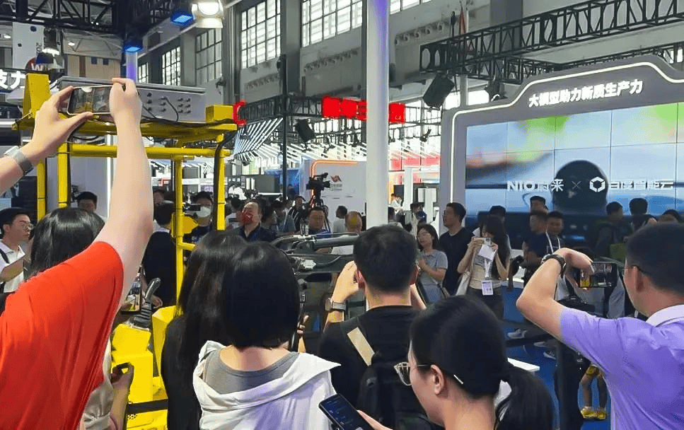 網(wǎng)易伏羲大動作！靈動工程機(jī)器人驚艷2024數(shù)博會華為云展區(qū)成焦點？(圖2)